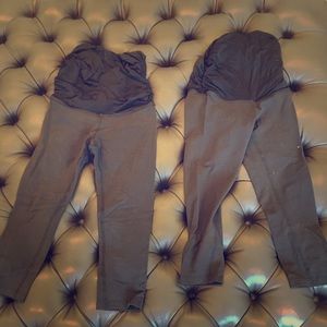 Beyond Yoga black Capri leggings